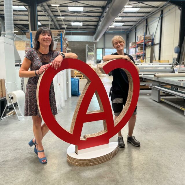 En direct de nos ateliers : « ACoeur »monumentale  pour l’ADIRA - L'Agence de développement d'Alsace 🤩 100% carton ♻️