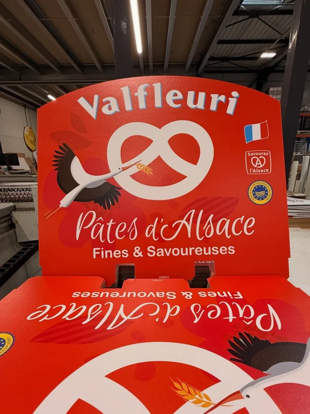 En direct de nos ateliers #PLV 
Palette Box pour @valfleuri_officiel 
👉 https://www.dsimpression.fr/catalogue/plv/