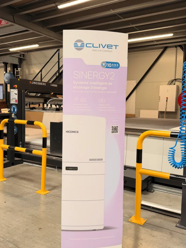 EN DIRECT de notre atelier #PLV 👉 Un grand classique, le TOTEM 3 FACES en carton ♻️ pour activation in-Store. 

#trademarketing